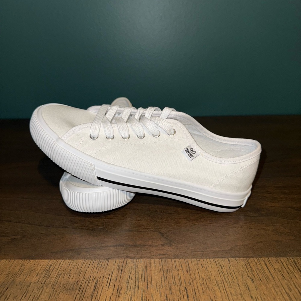 Hurley Carrie Women's Size 6.5 Shoes White Canvas Low Top Lace Up Sneakers